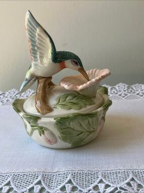 Vintage 1988 Fitz and Floyd Hummingbird & Hibiscus Ceramic Lidded Trinket Box